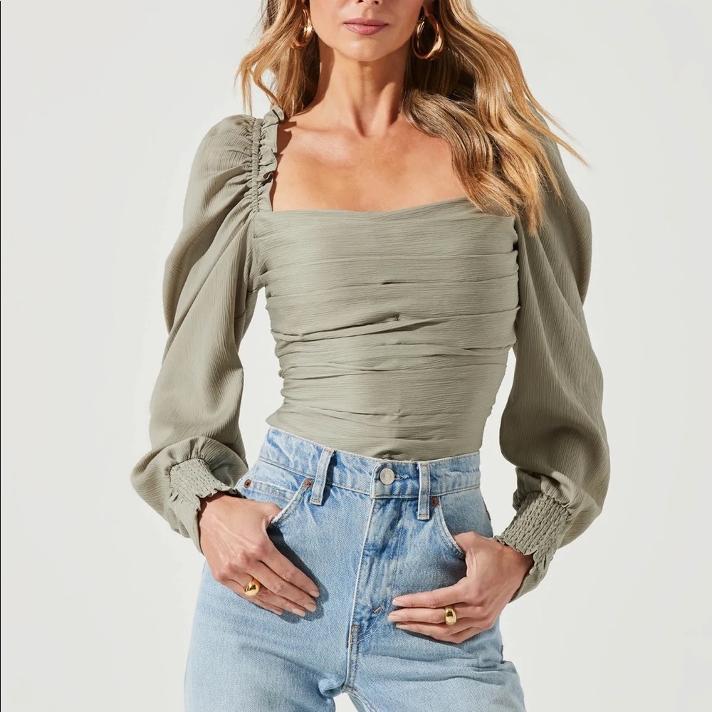 ASTR Puff Sleeve Square Neck Top